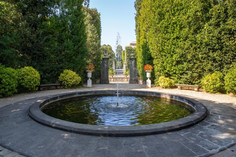 De tuinen van Villa Reale di Marlia bezoeken nabij Lucca