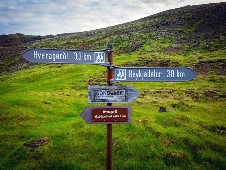 De wandeling naar de Reykjadalur warmwaterbronnen, IJsland
