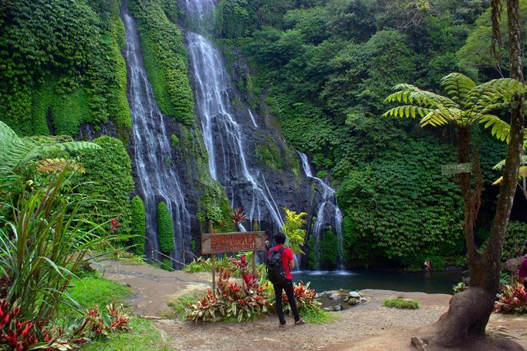 De waterval Banyumala Twin