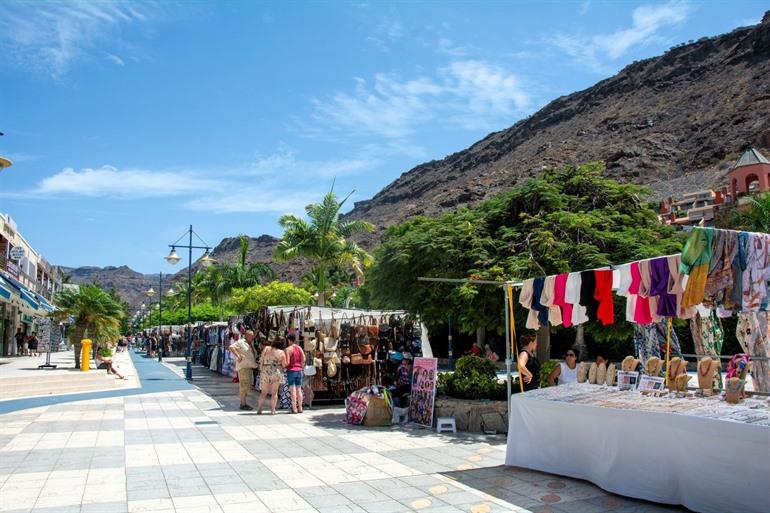 De wekelijkse Vrijdagsmarkt in Puerto de Mogán