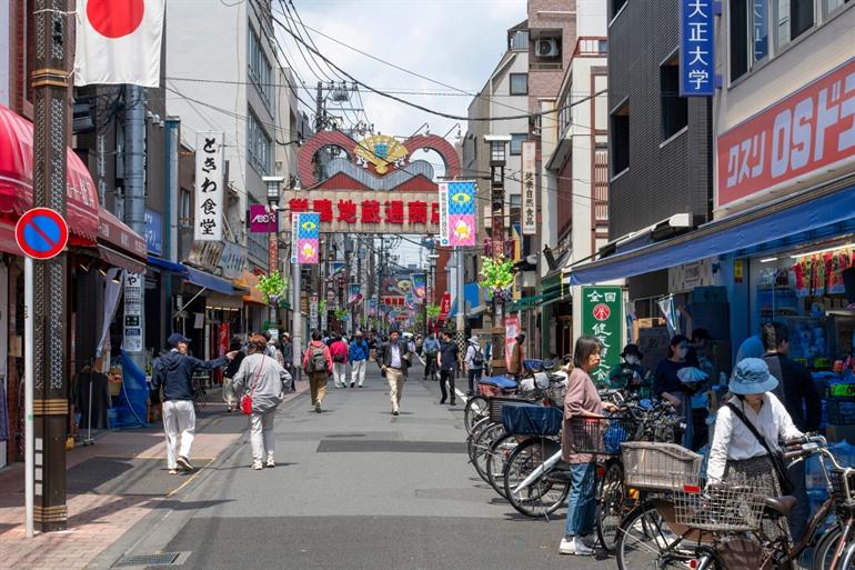 De winkelstraat in Sugamo