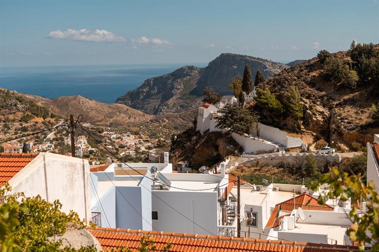 De witte huizen op de heuvels