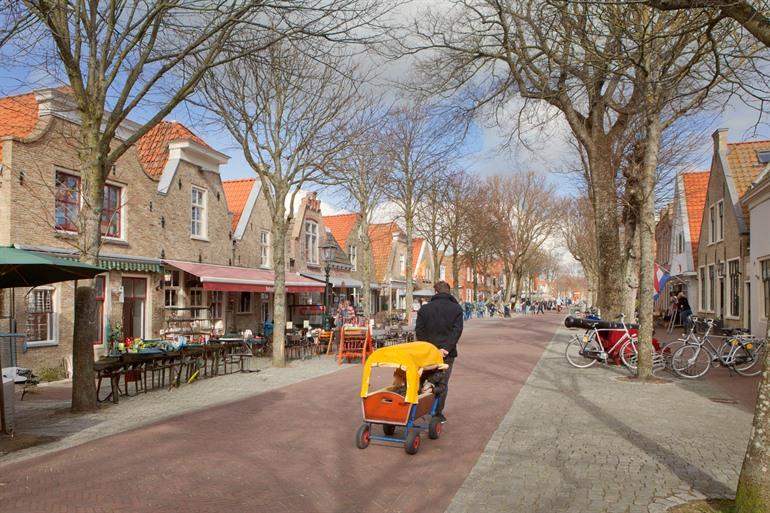Door het centrum van Vlieland