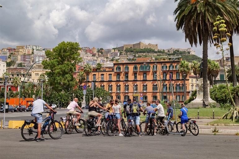 Door Napels met de fiets