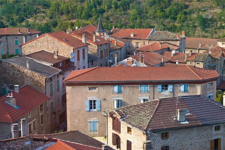 Dorp van Désaignes in de Ardèche