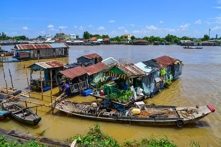 Drijvende huizen bij Chau Doc, Mekongdelta