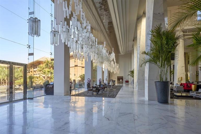 Dusit Thani LakeView Cairo