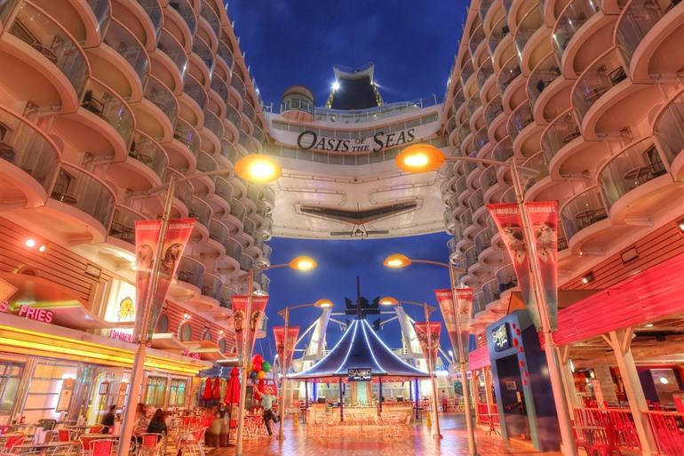 Een cruiseschip is echt groot