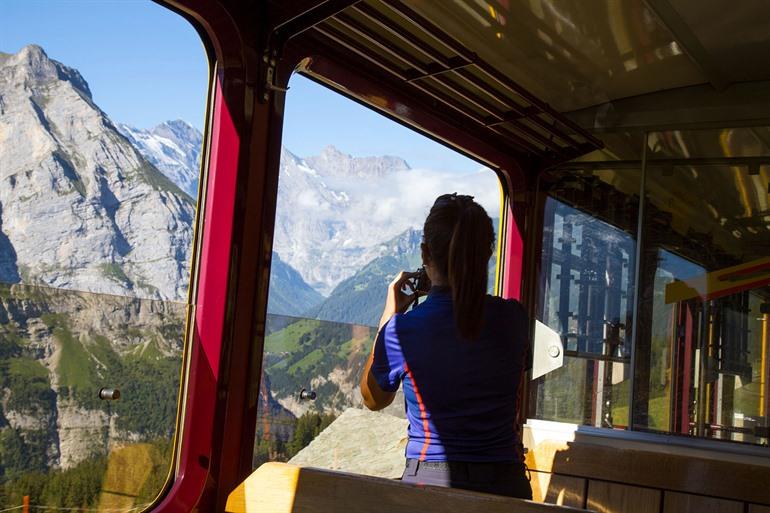 Een rit van Kleine Scheidegg naar Eigergletscher, Jungfraujoch