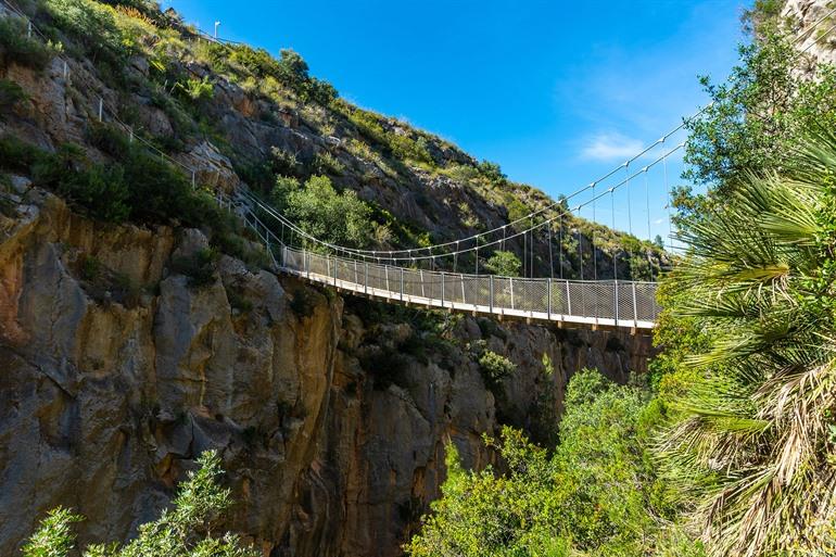 Een van de bruggen bij Chulilla, bij het Loriguilla-stuwmeer