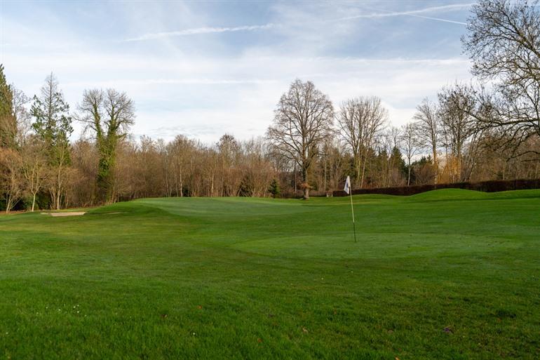 Een van de holes op de golfbaan