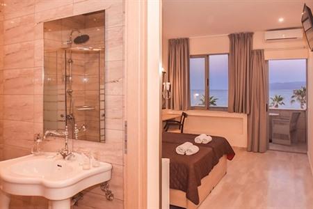 Eri Beach en Village Waterpark boeken