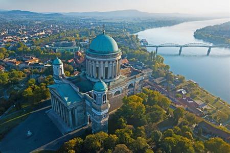 Esztergom en de prachtige basiliek, Hongarije