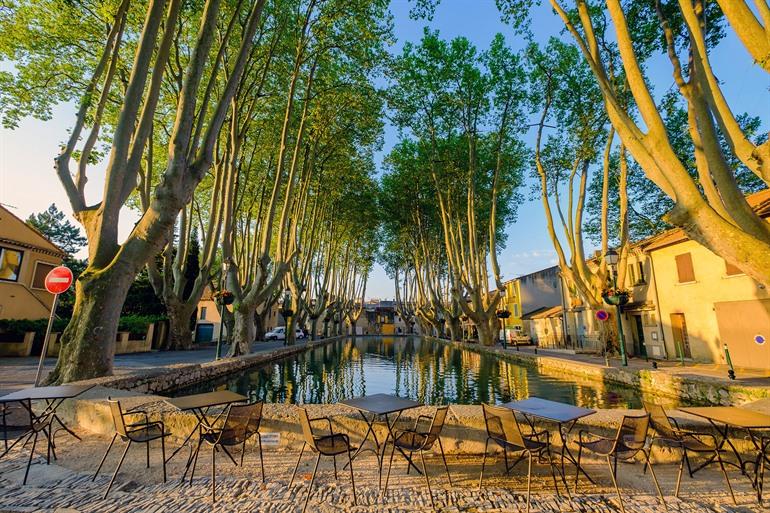 Étang de Cucuron in het dorpje Cucuron, Luberon