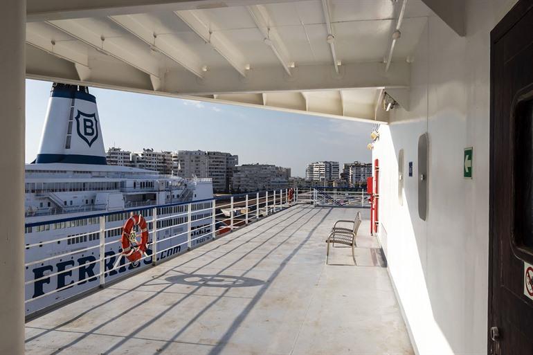 Ferry in de haven van Dürres