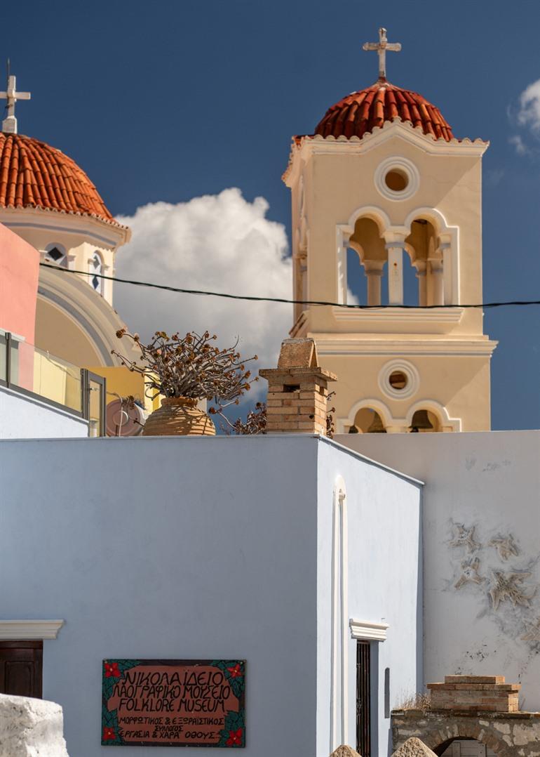 Folkore museum en kerk in Othos