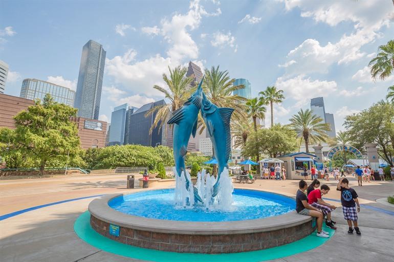 Fontein voor de ingang van het aquarium