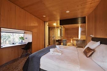 Forest Village Theodosius boeken