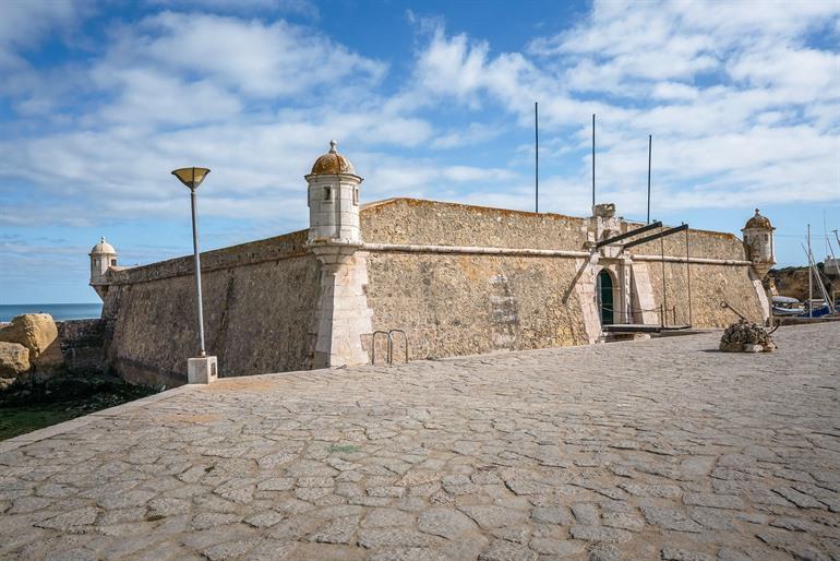 Fort de Ponta da Bandeira in Lagos bezoeken
