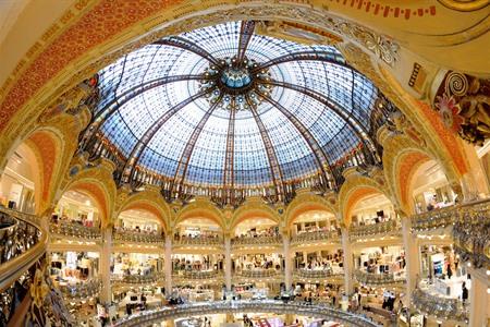 Galeries Lafayette in Parijs bezoeken: winkelcentrum met luxe modeketens in hartje Parijs