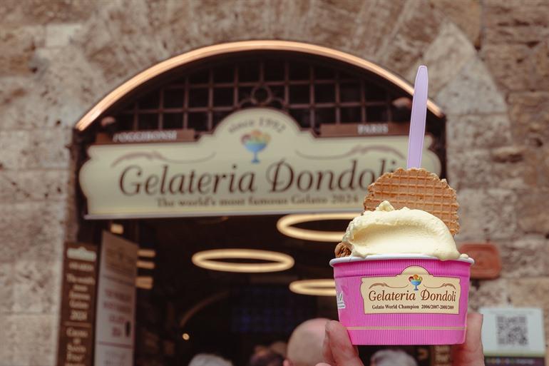 Gelateria Dondoli op het Piazza della Cisterna, San Gimignano