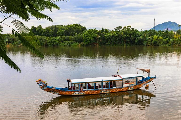 Geniet van een boottocht op de Parfumrivier en bezoek de Thien Mu Pagode