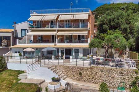 Geniet van een gezellig verblijf in het charmante Domus Napoleon vlakbij Alipa Beach