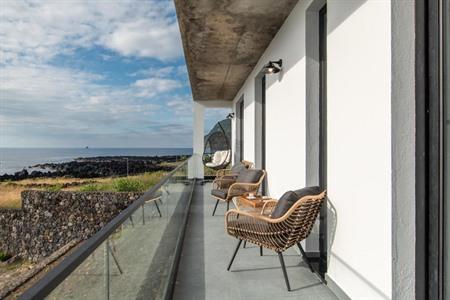 Geniet van het prachtige uitzicht op Flores tijdens een verblijf in Villas do Mar