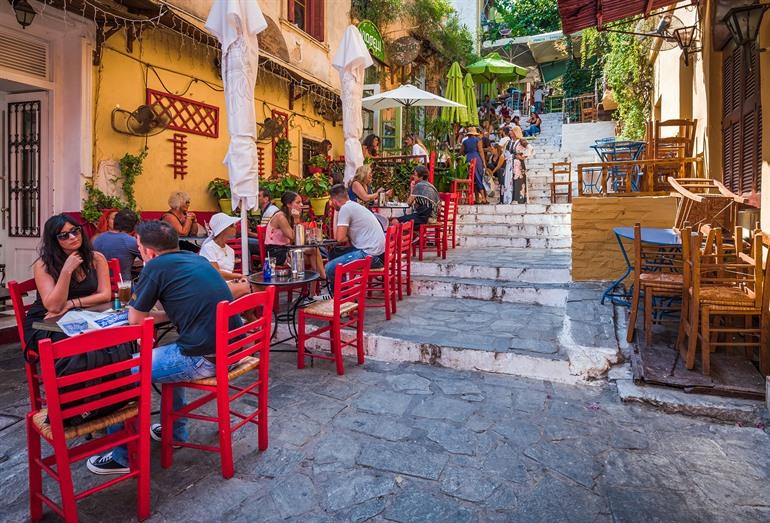 Gezellige Plaka-wijk bezaaid met allerlei restaurants en cafés