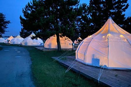 Glampingtent boeken vlakbij Slite Beach