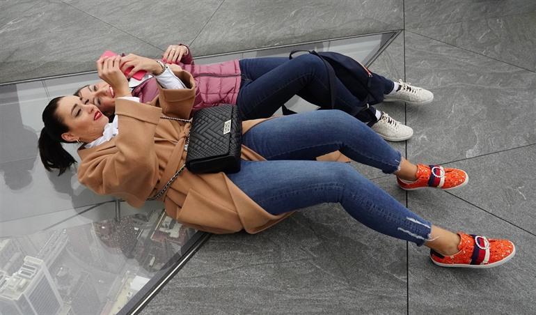 Glazen vloer van het Edge Observation Deck, New York