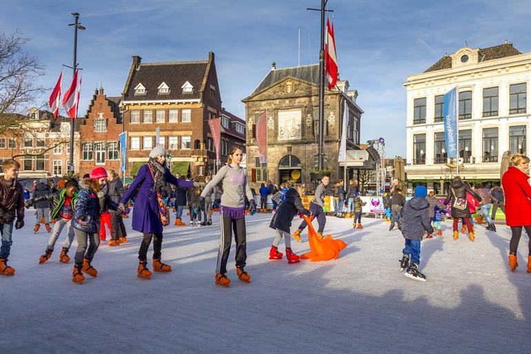 Goudse IJsbaan tijdens de kerstperiode in Gouda