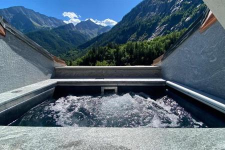 Gran Baita Hotel & Wellness met wellnessruimte, verwarmd zwembad, sauna en hot tub boeken in Courmayeur