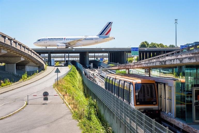 Gratis CDGVAL shuttletrein in Charles de Gaulle, Parijs