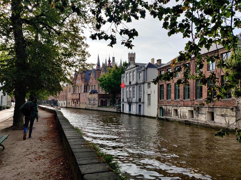 Groenerei, kanaal aan de Meebrug bij de startlocatie van The Vespa Trip Brugge