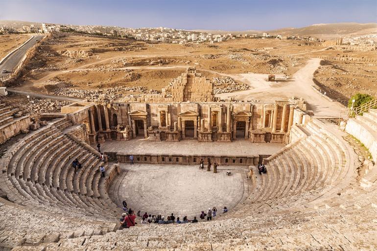Groot theater in antieke stad Jerash, Jordanië