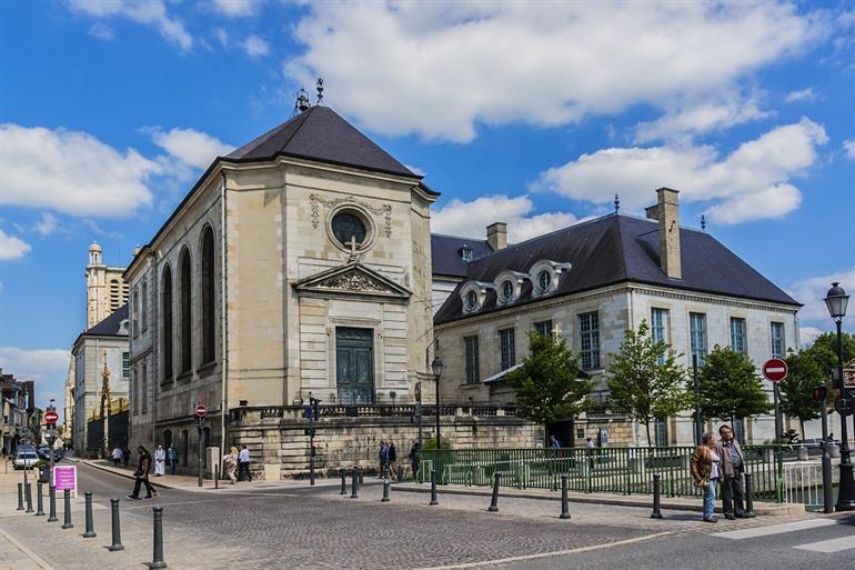 Hôtel-Dieu-le-Comte