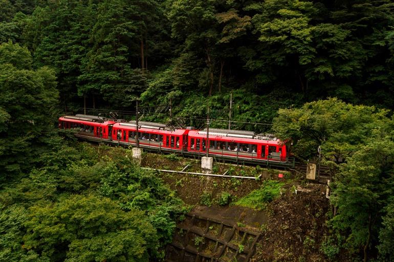 Hakone Tozan Railway door de natuur