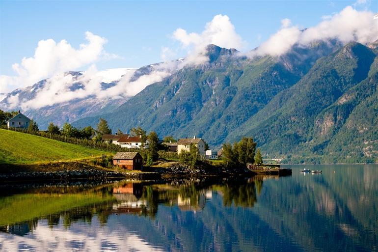 Hardangerfjord bij Odda