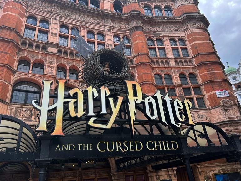 Harry Potter and the Cursed Child in het Palace Theatre, West End