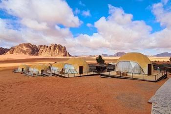 Hasan Zawaideh Camp boeken