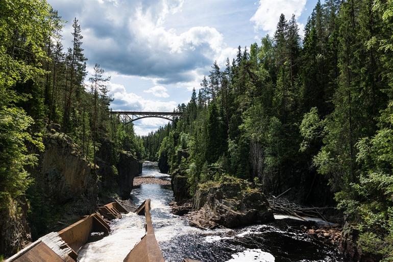 Helvetesfallet, een kloof in Dalarna 