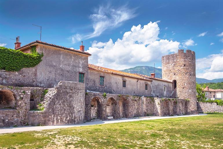 Het Ajdovščina-kasteel, Vipava vallei in Slovenië