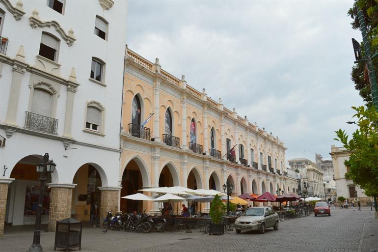 Het archeologisch museum aan Plaza 9 de Julio