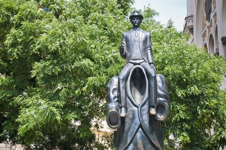 Het beeld van Franz Kafka in Praag