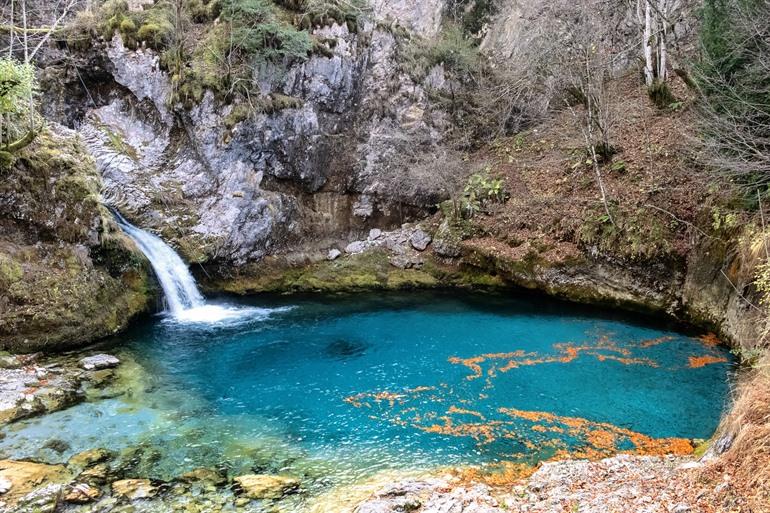 Het Blauwe Oog in het nationaal park Theth, Albanië