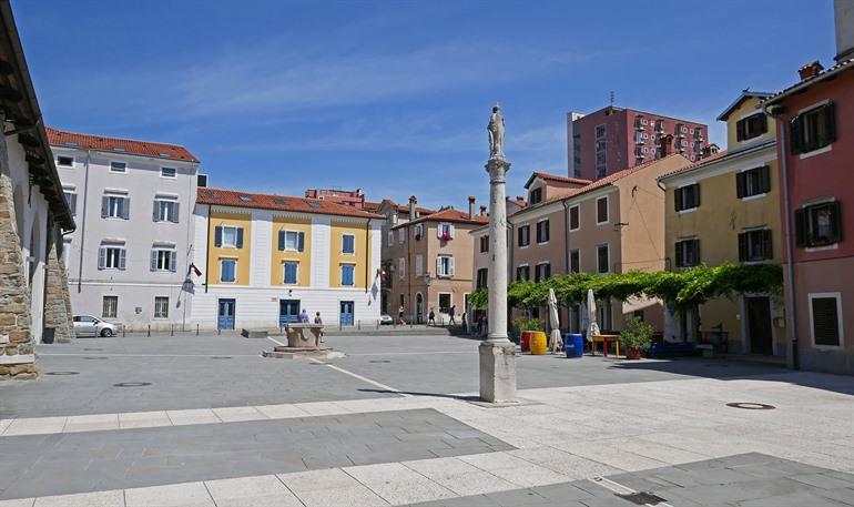 Het Carpaccio-plein in Koper, Slovenië