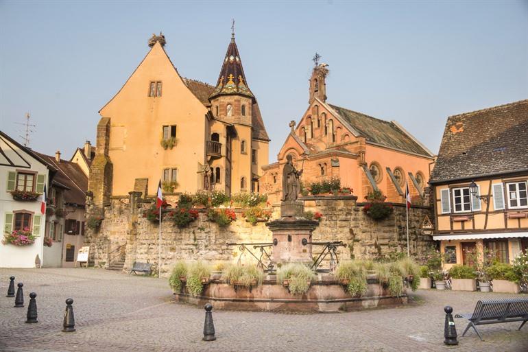 Het centrale plein met Chapelle Saint-Léon IX