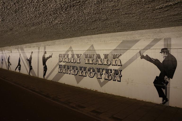 Het dommeltunneltje of het Silly Walks tunneltje in Eindhoven