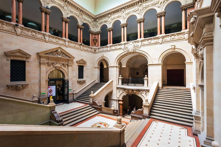 Het elegante Palais de Rumine, Lausanne